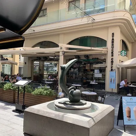 Large Next To The * לרנקה