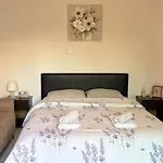 1 Bedroom Flat Near Finikoudes Daire