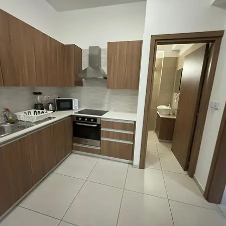 Large Next To The Apartman *