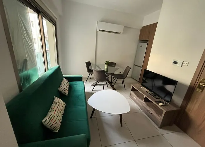 Appartement Large Next To The *