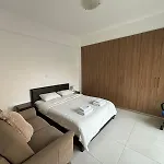 1 Bedroom Flat Near Finikoudes Apartament