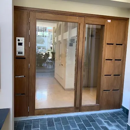 Apartment Large Next To The *