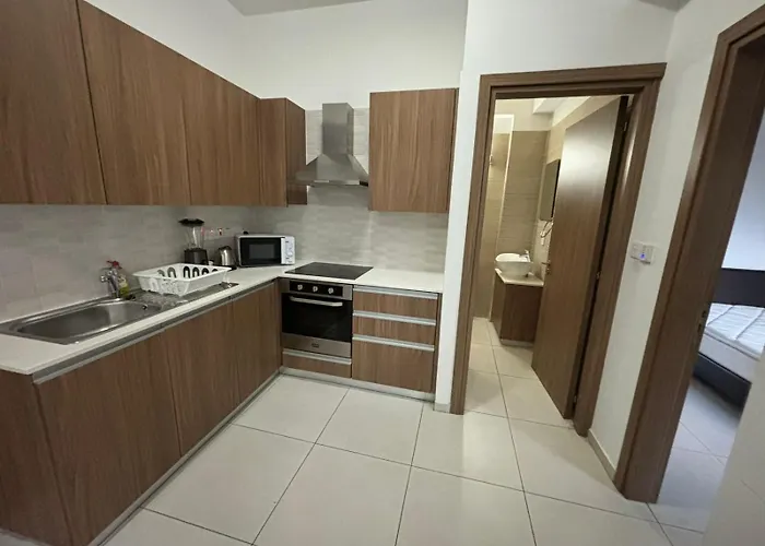 Large Next To The Apartment *